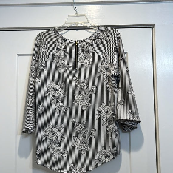 Papermoon Floral Striped Women's Top size small. In excellent condition! - Picture 6 of 9